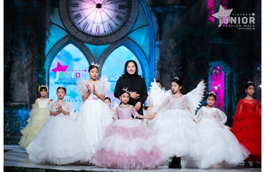 Winter Swan - Show trình diễn ấn tượng của những công chúa thiên nga.